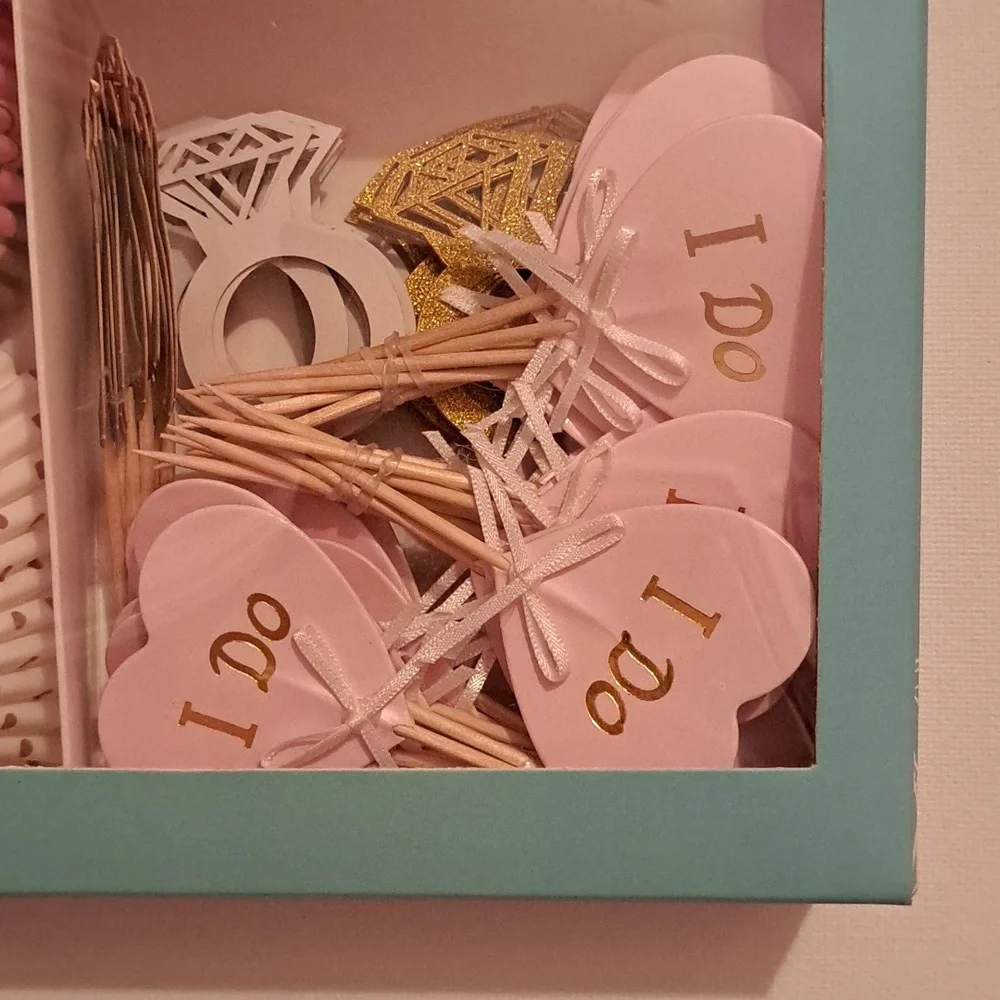 4/$15 🌻 Wedding Cupcake 120 Piece Set - 60 Liners & 60 Picks / Cupcake Toppers